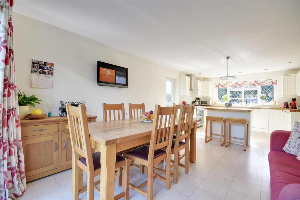 Kitchen / dining room