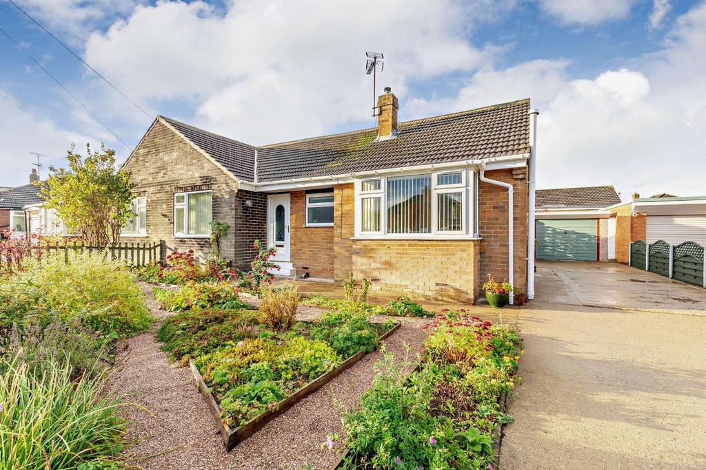 Woodfield Road, Harrogate, HG1 4JQ 3 bed semidetached bungalow £250,000