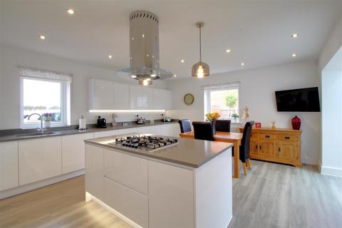 5 bedroom detached house for sale - Spring Meadow Rise, Gloucester