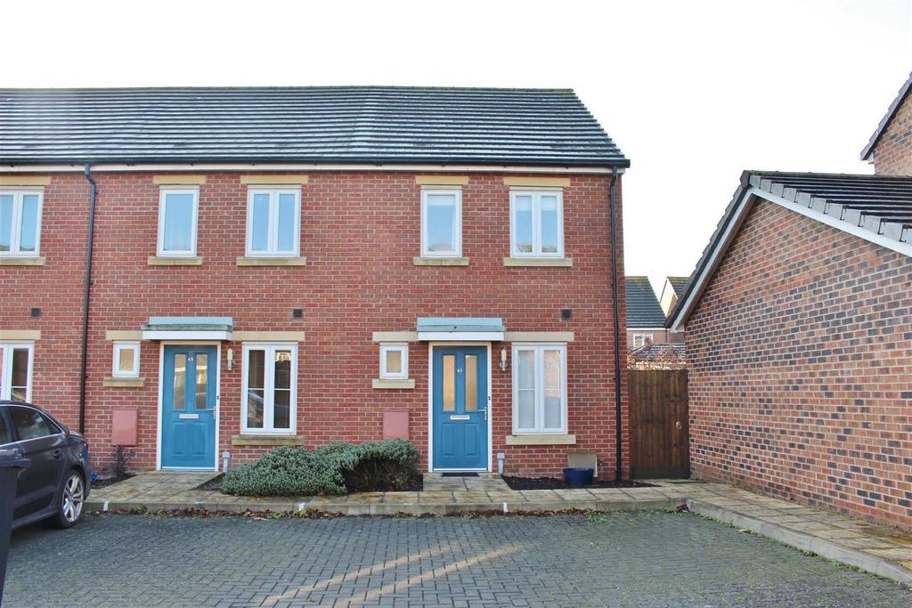 Quayside Way, Hempsted, Gloucester 2 bed end of terrace house £900