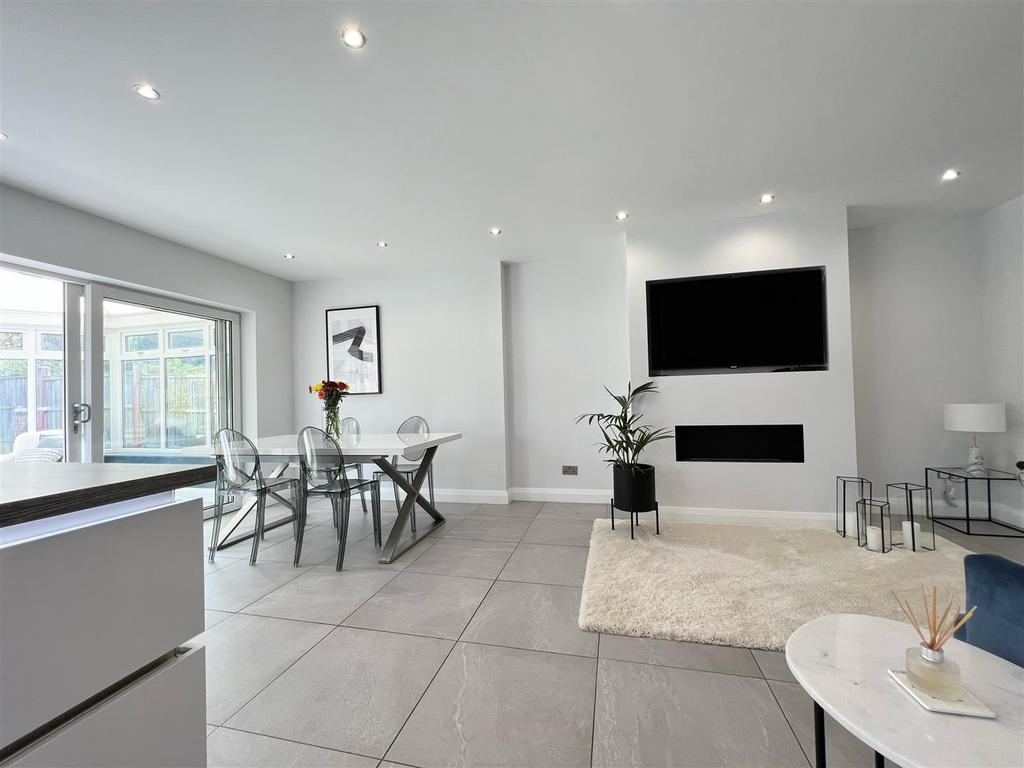Summervale Road, Hagley, Stourbridge 3 bed semidetached house £550,000