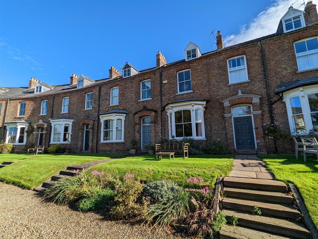 The Crescent, Thirsk 4 bed house £2,400 pcm (£554 pw)