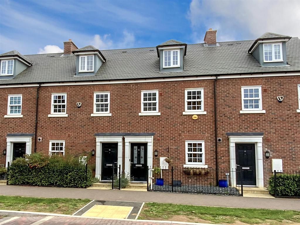 King Alfred Way, Great Denham, Bedford 3 bed terraced house £350,000