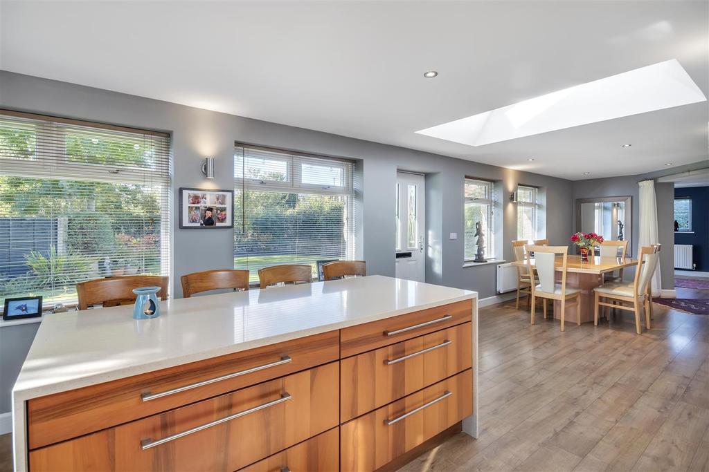 Open plan kitchen/dining room