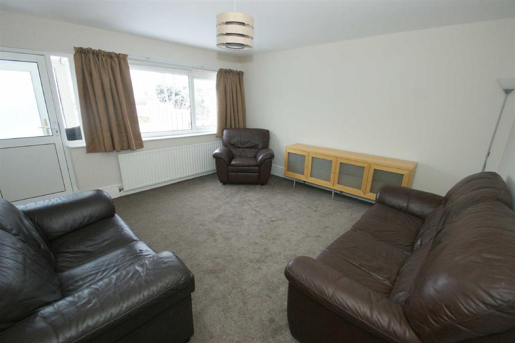 Dominion Avenue, Gledhow Lane, Leeds 3 bed terraced house £1,200 pcm
