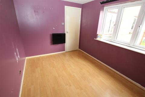 2 bedroom flat to rent - Albuhera Close, Enfield