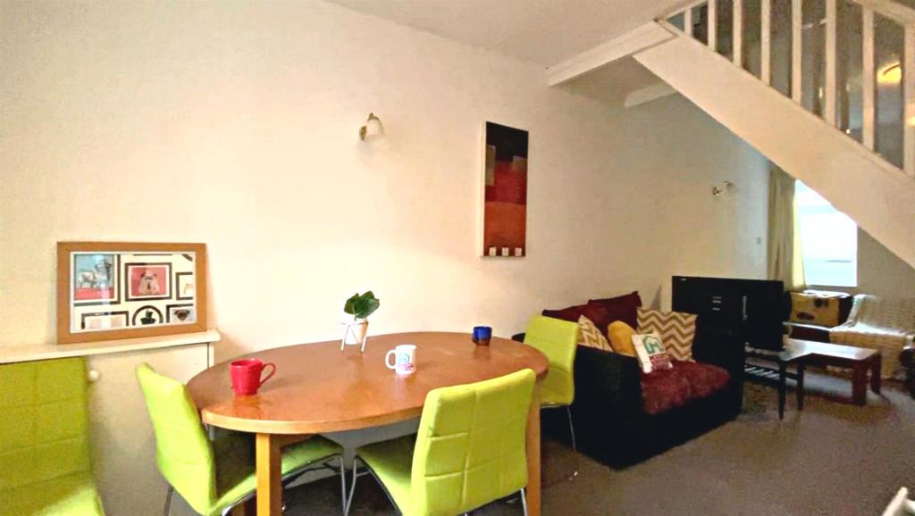 Ridge Street, Lancaster 3 bed private hall £1,534 pcm (£354 pw)