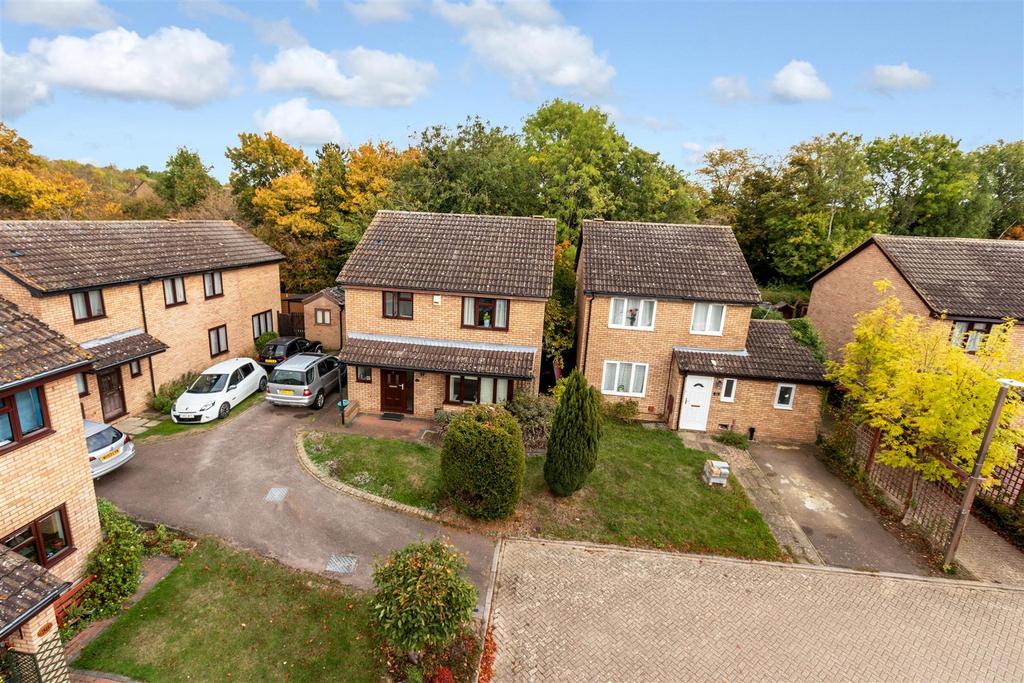 Stokenchurch Place, Bradwell Common... 3 bed detached house £399,995