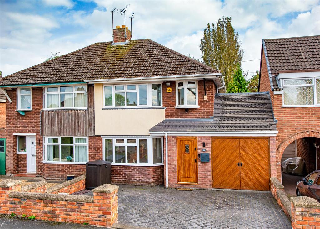 Kirkstone Crescent, Wombourne, Wolverhampton 3 bed house for sale £