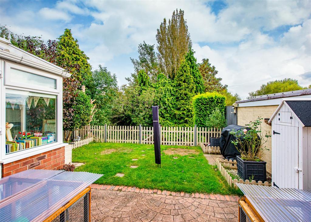 Kirkstone Crescent, Wombourne, Wolverhampton 3 bed house for sale £