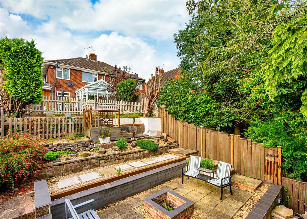 Kirkstone Crescent, Wombourne, Wolverhampton 3 bed house for sale £