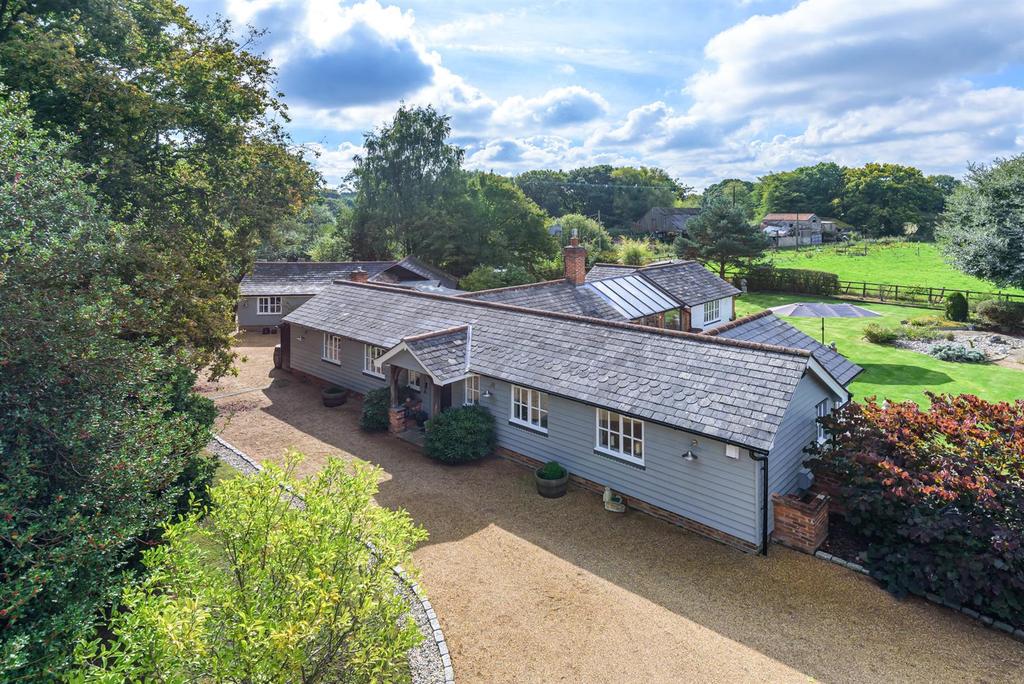 Maple Tree Lane, Mill Green, Ingatestone 4 bed detached bungalow £