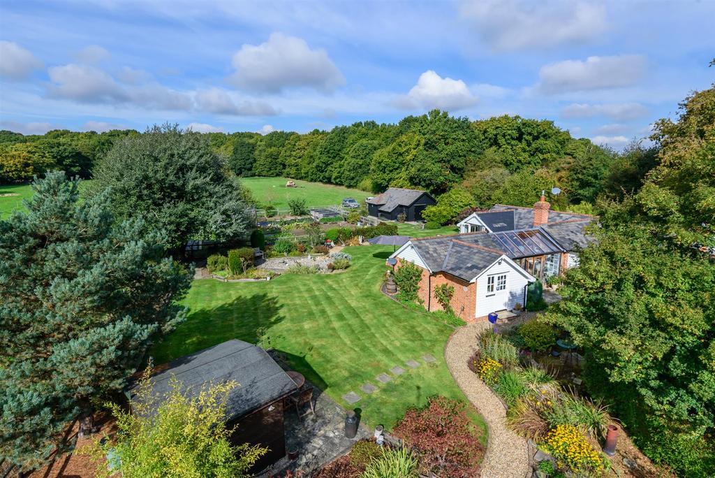 Maple Tree Lane, Mill Green, Ingatestone 4 bed detached bungalow £