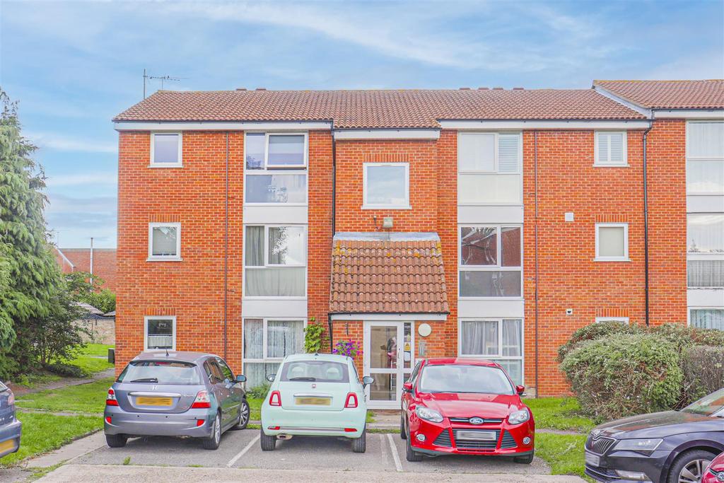 Marley Court, Broxbourne 1 bed flat £850 pcm (£196 pw)