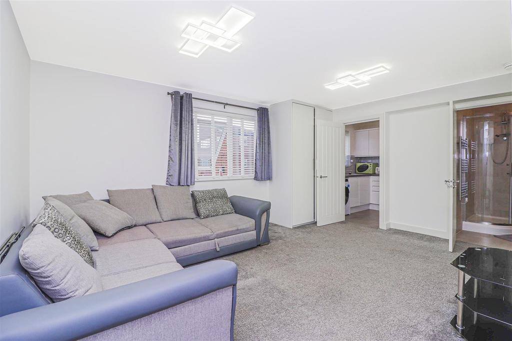 Marley Court, Broxbourne 1 bed flat £850 pcm (£196 pw)