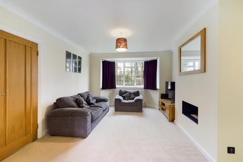 34 The Gallop, South Croydon, CR2 7LP