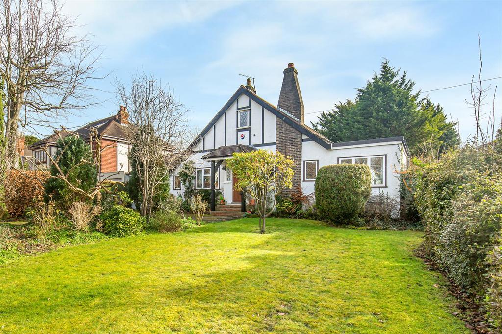 Arkwright Road, Sanderstead 3 bed detached bungalow £925,000