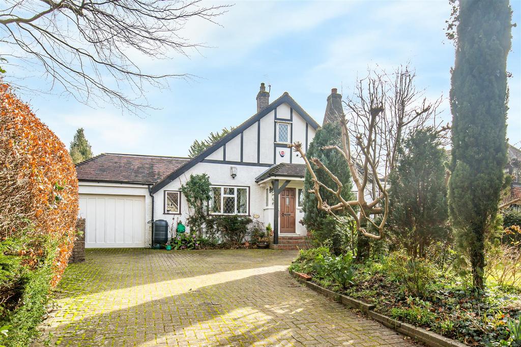 Arkwright Road, Sanderstead 3 bed detached bungalow £925,000