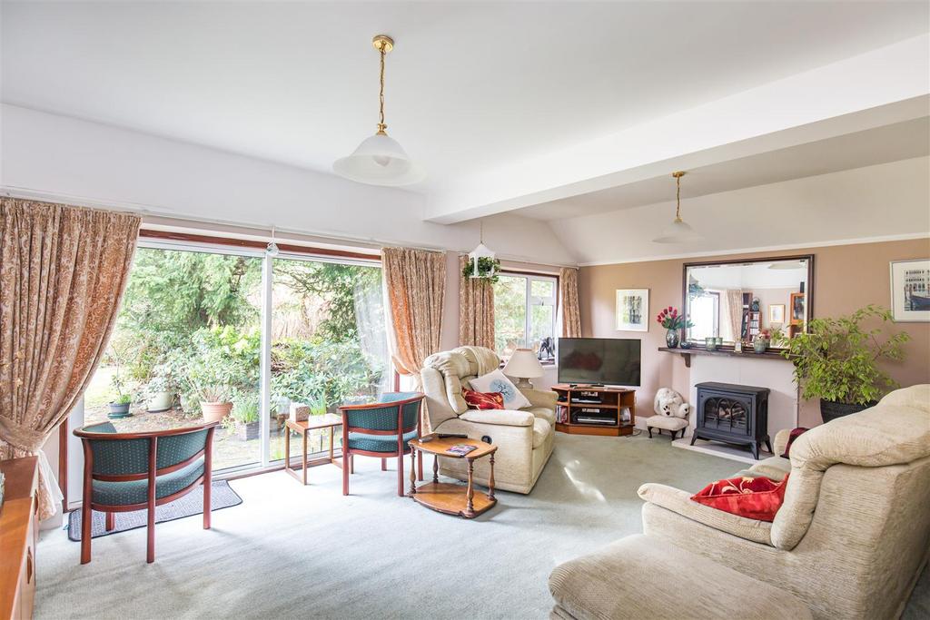 Arkwright Road, Sanderstead 3 bed detached bungalow £925,000