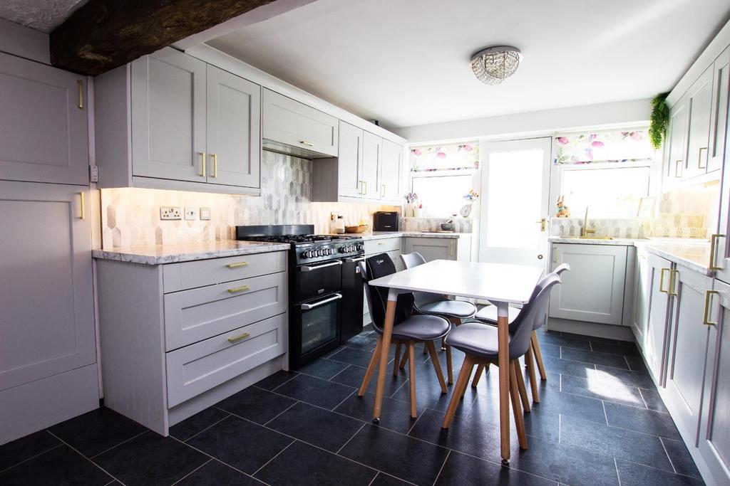 Blacksnape Road, Darwen, BB33PN 2 bed cottage for sale £230,000