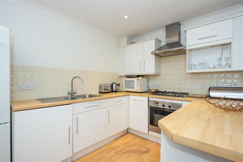 2 bedroom flat for sale - Cranbourne Court, 42 Terrace Road, Walton on Thames