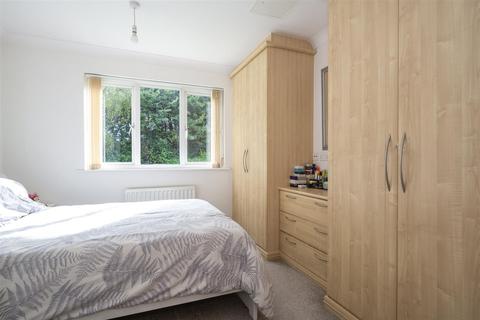 2 bedroom flat for sale - Cranbourne Court, 42 Terrace Road, Walton on Thames