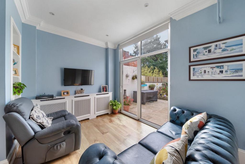 1 - 5 New Walk - Interior-28.jpg