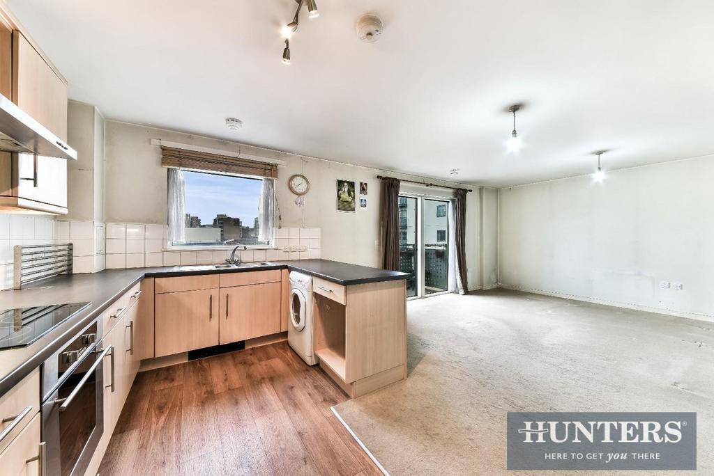 Renaissance Court, Prince Regent Road, Hounslow, TW3 1QH 2 bed flat £