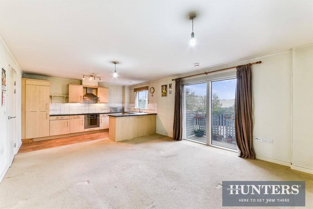 Renaissance Court, Prince Regent Road, Hounslow, TW3 1QH 2 bed flat £