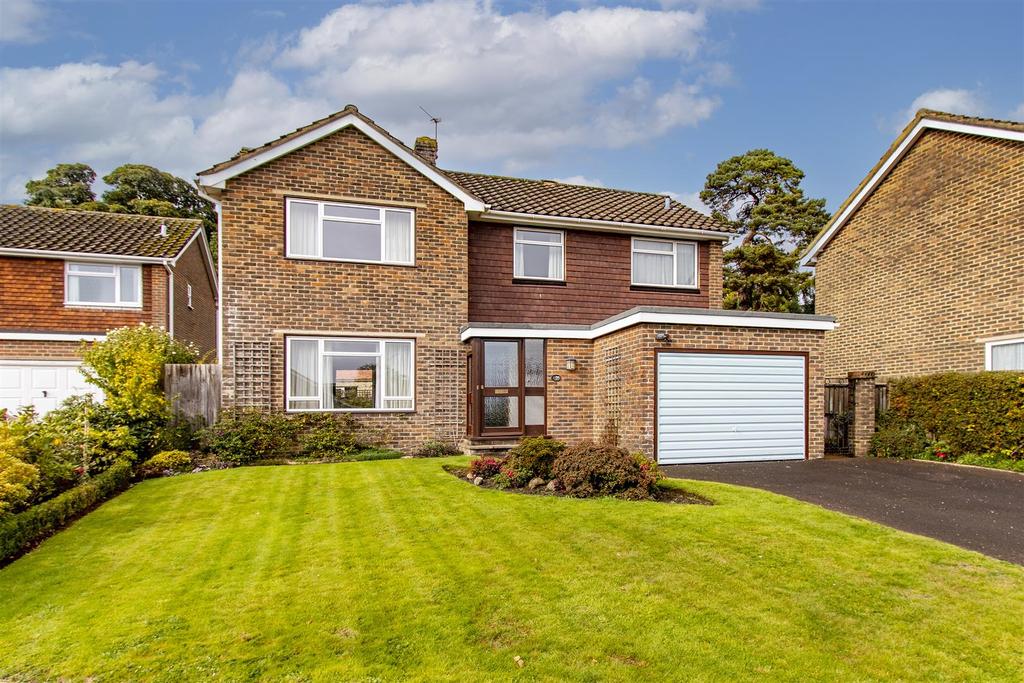 Trenches Road, Crowborough 4 bed detached house for sale £575,000