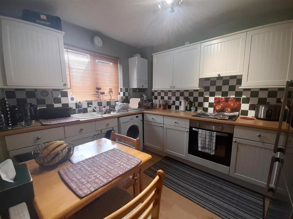 Kirkby Avenue, Doncaster 3 bed terraced house £695 pcm (£160 pw)