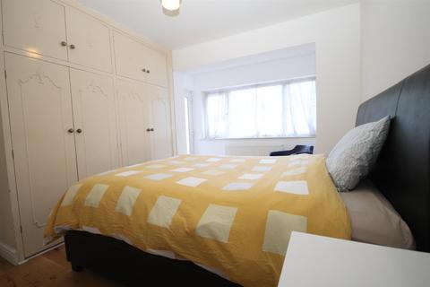 7 Reynolds Close, Carshalton, SM5 2AY