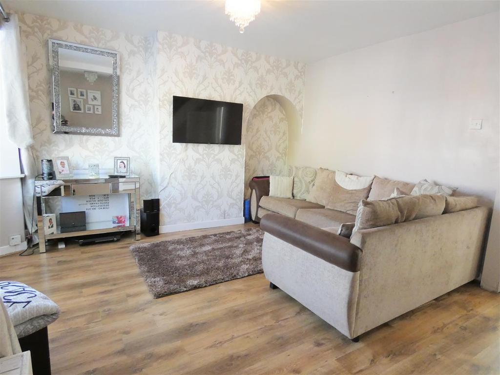 Rowdale Road, Great Barr, Birmingham 3 bed semidetached house £235,000
