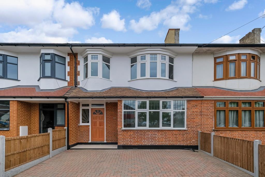 Blackthorne Drive, Chingford 4 bed house £700,000