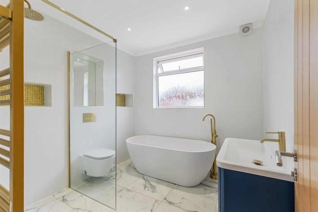15, Blackthorne Drive-14 resized.jpg
