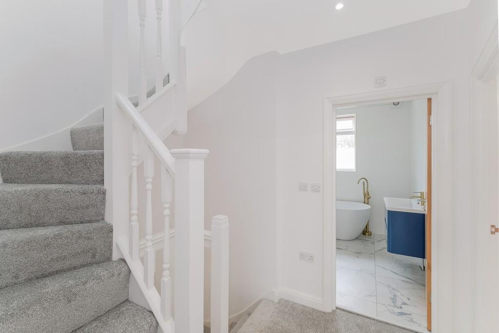 15, Blackthorne Drive-10 resized.jpg