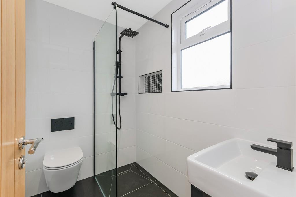 15, Blackthorne Drive-11 resized.jpg