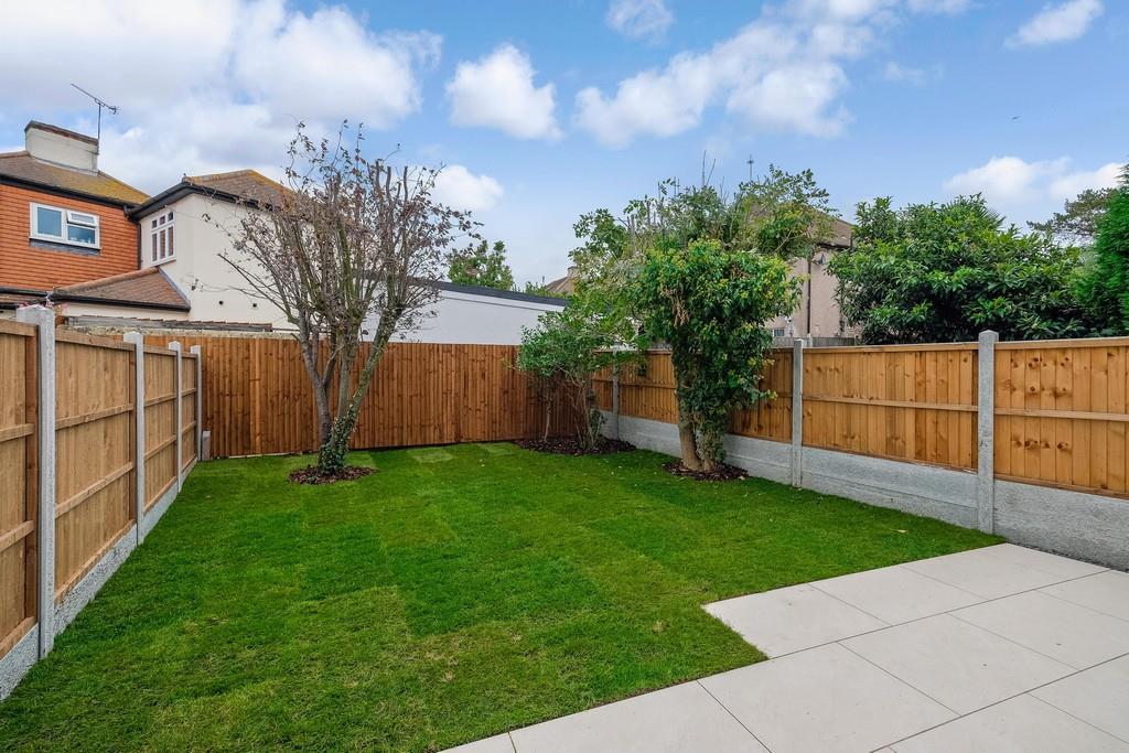 15, Blackthorne Drive-16 resized.jpg