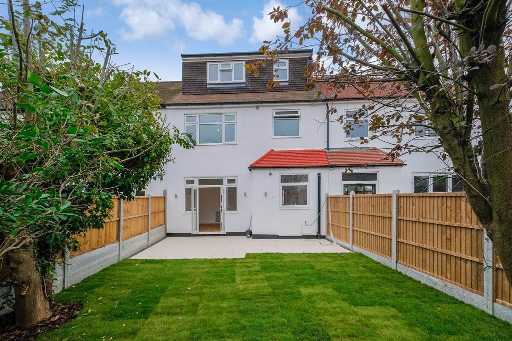 15, Blackthorne Drive-17 resized.jpg