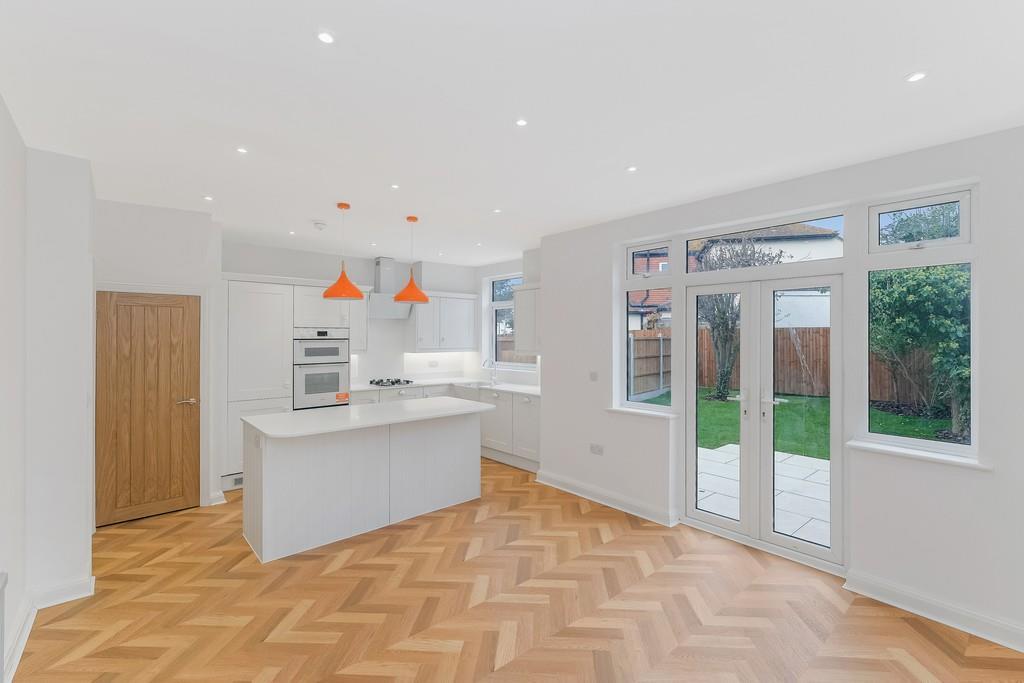 15, Blackthorne Drive-2 resized.jpg