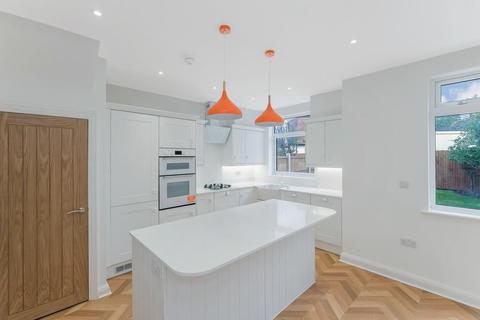 15 Blackthorne Drive, London, E4 6LR