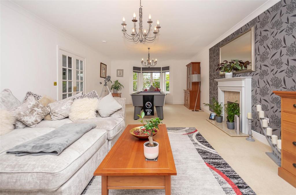 37 Kyle Crescent, Dunfermline, KY11 8GU 5 bed detached house £485,000