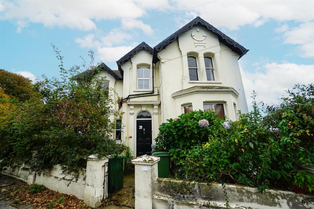 Quarry Road, Hastings 2 bed flat £280,000
