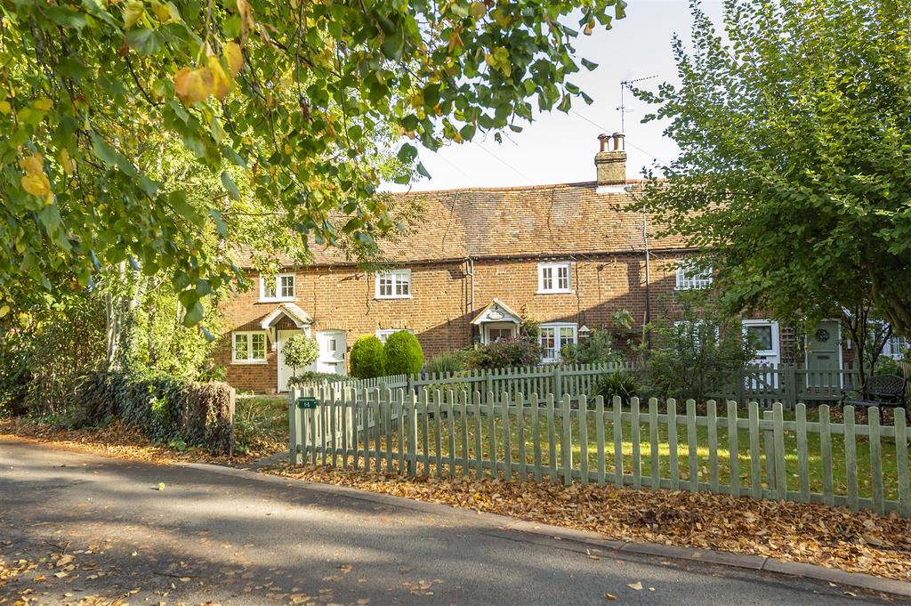 Hatching Green, Harpenden 2 bed terraced house £550,000