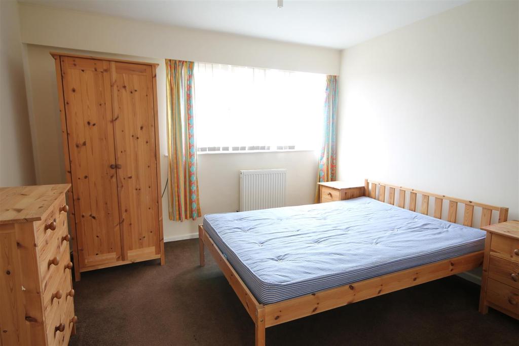 Rothley Close, Gosforth 3 bed terraced house £782 pcm (£180 pw)