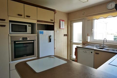 32 Beechwood Drive, Penarth, CF64 3QZ