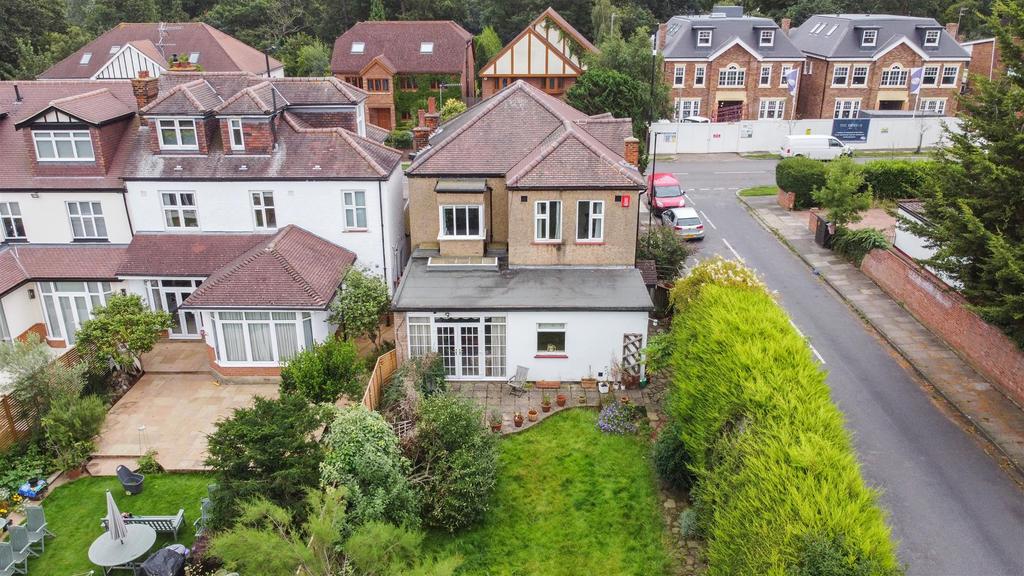 Old Park Ridings, London - N21 4 bed detached house for sale - £1,350,000