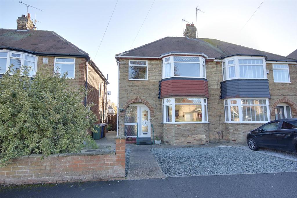 Thornwick Avenue, Willerby 3 bed semidetached house for sale £245,000