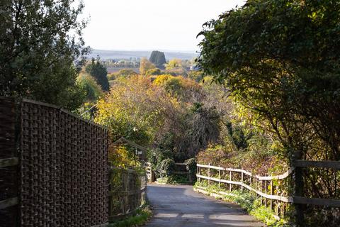 223 Castle Hill Road, Totternhoe, Dunstable, LU6 2BY