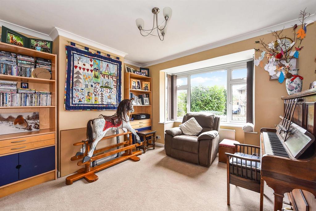 Ashfield Road, Andover 3 bed semidetached house £400,000